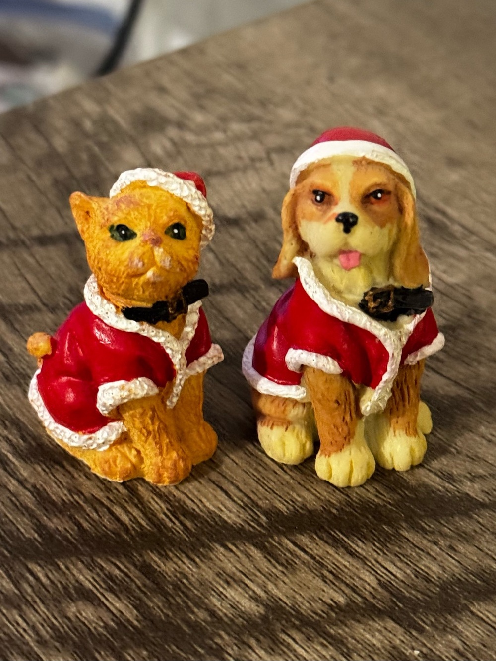 Humane Society Resine Figures Santa Dog And Cat Christmas 2”